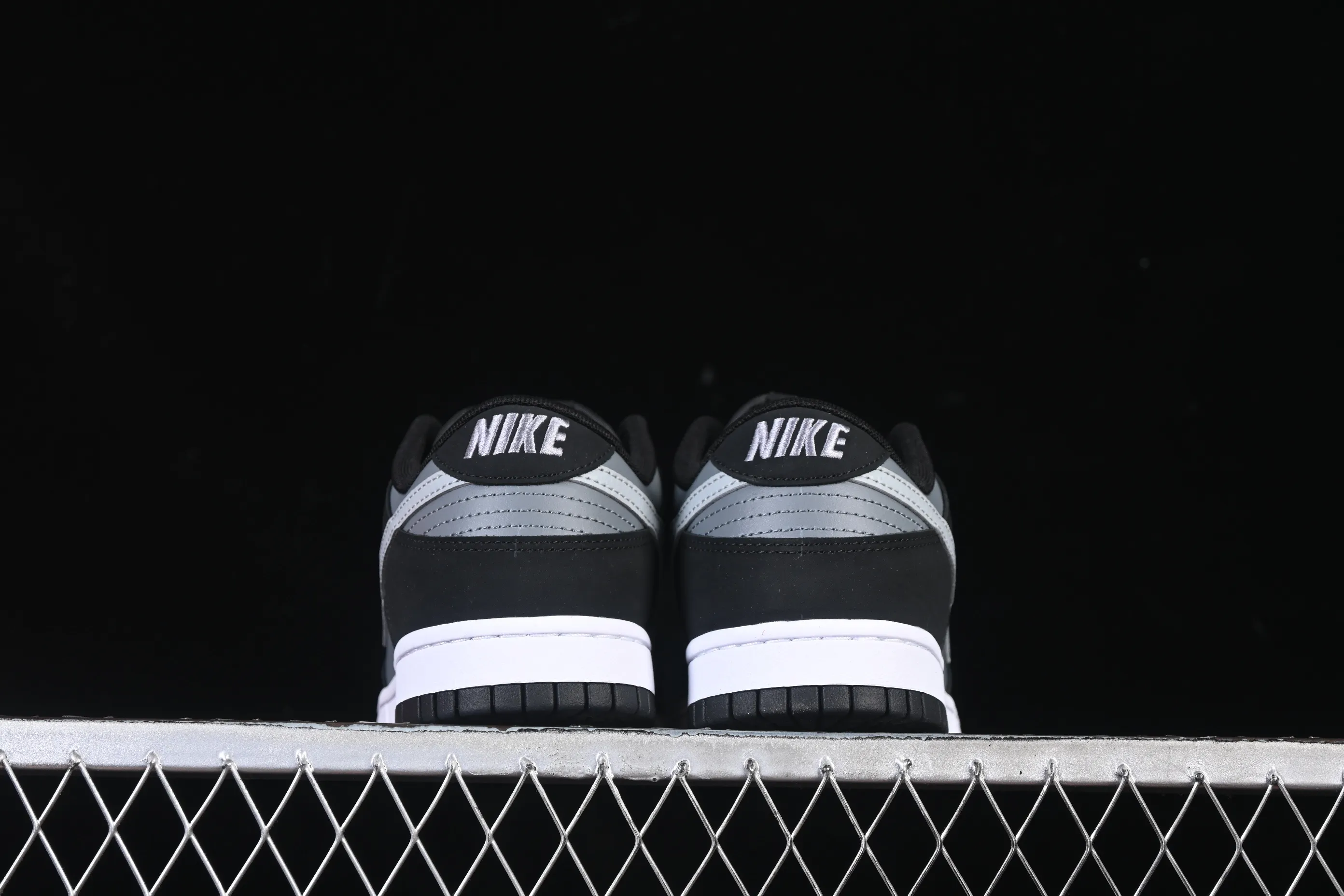 All categories Nk SB Dunk series Nk SB Dunk Low low-top sneakers Nike SB Dunk Low black gray low-top casual sneakers IB3079-001